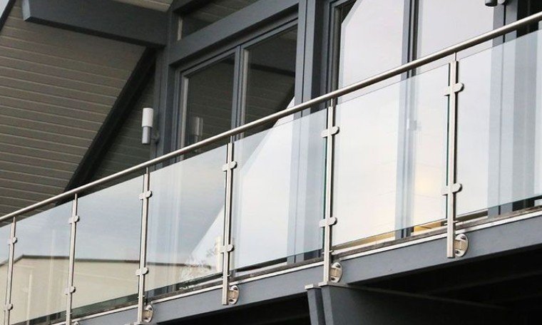 Glass Bannisters That Bring Light Safety and Architectural Clarity to Stair Design